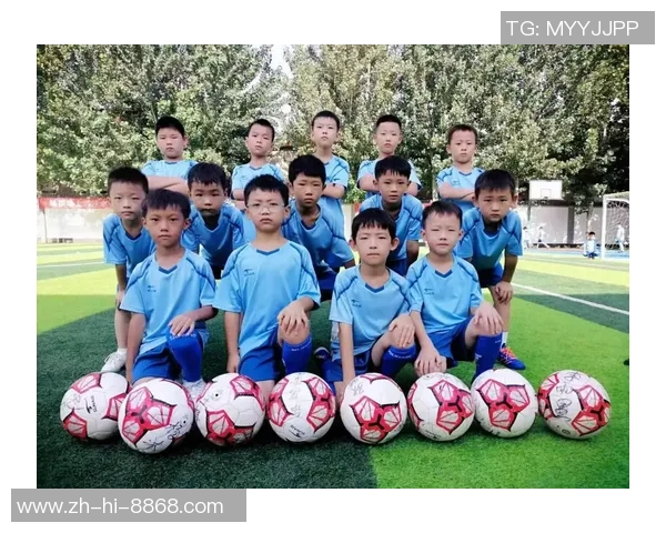 足球不离身的热爱与坚持让我们在绿茵场上追逐梦想与激情